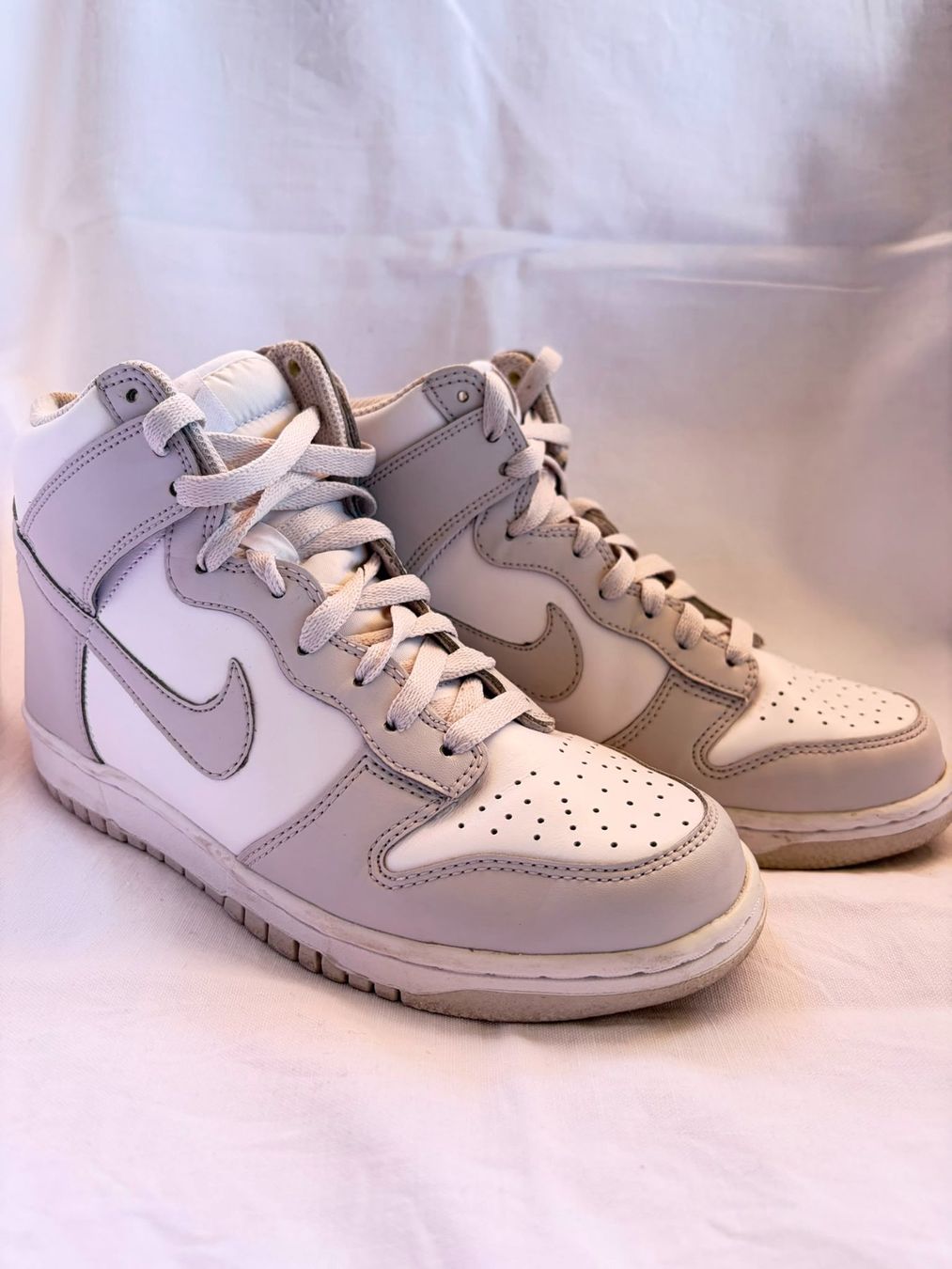 Nike Scarpe da uomo: Nike Dunk High weiss/grau, Gr. 38.5 – Usato da Neuendorf venduto da jas_j5nc
