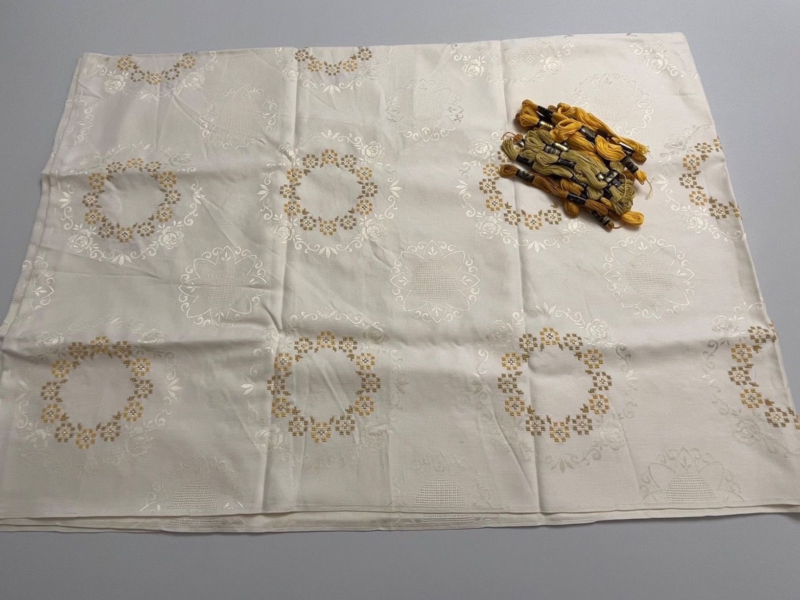 Decken: Tischdecke zum Sticken – Gebraucht aus Zollikofen von pico27 1