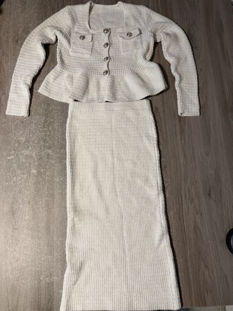 Rock- und Bouclé-Jacke-Set, elegant und raffiniert