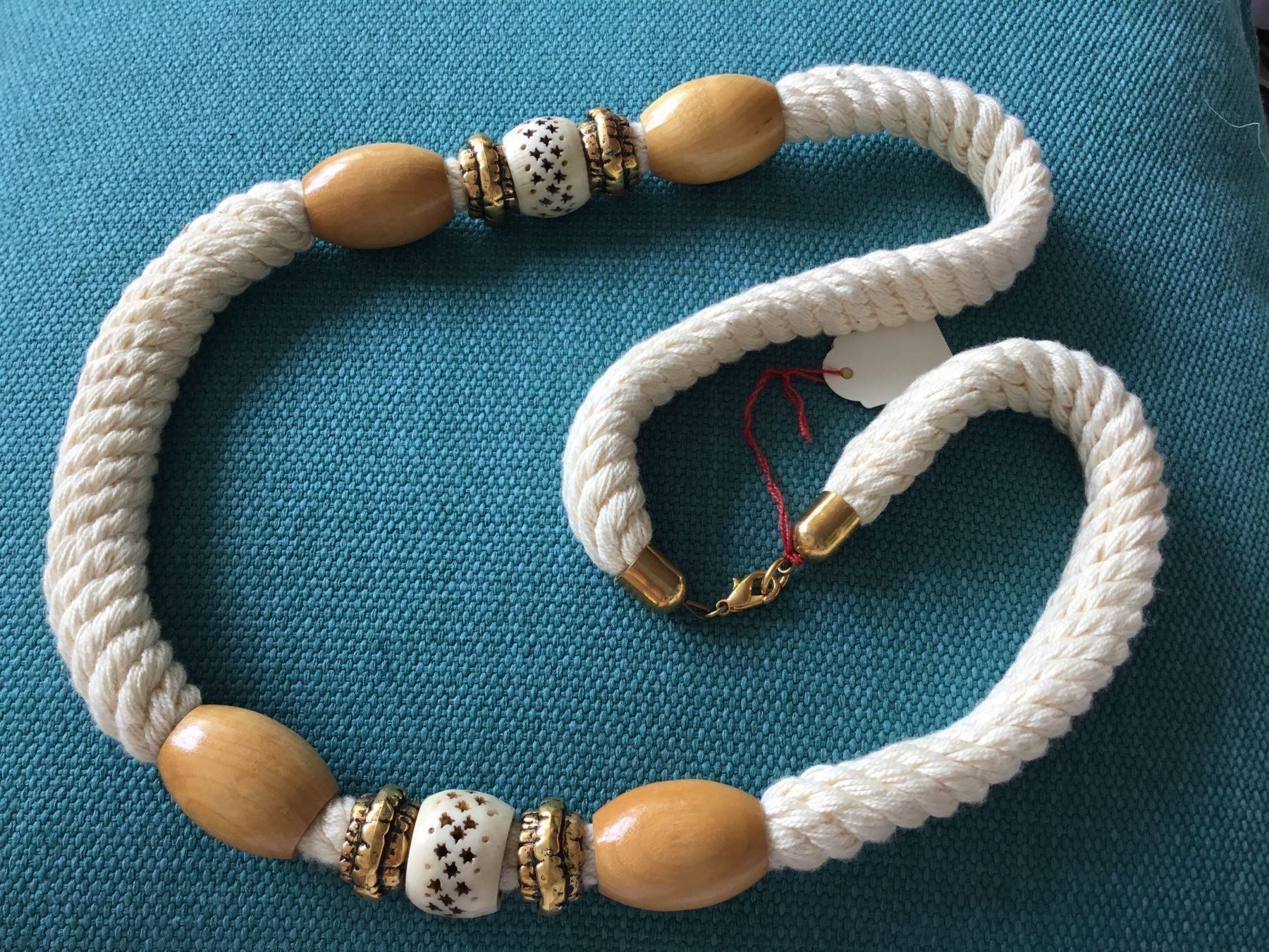 Catenine: Collier long coton et bois (neuf) – Nuovo e nell'imballaggio originale da Le Landeron venduto da nic_8hd5