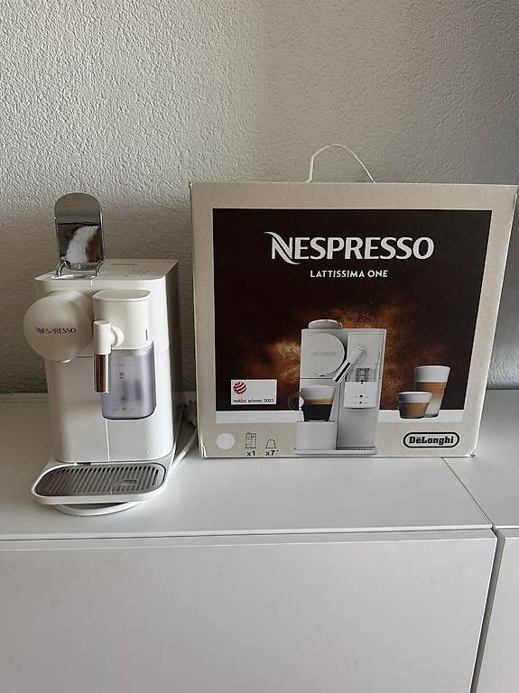 Macchine per caffè & Macchine per espresso: De'Longhi Nespresso Lattissima One – Usato da Bern venduto da nadiia 1