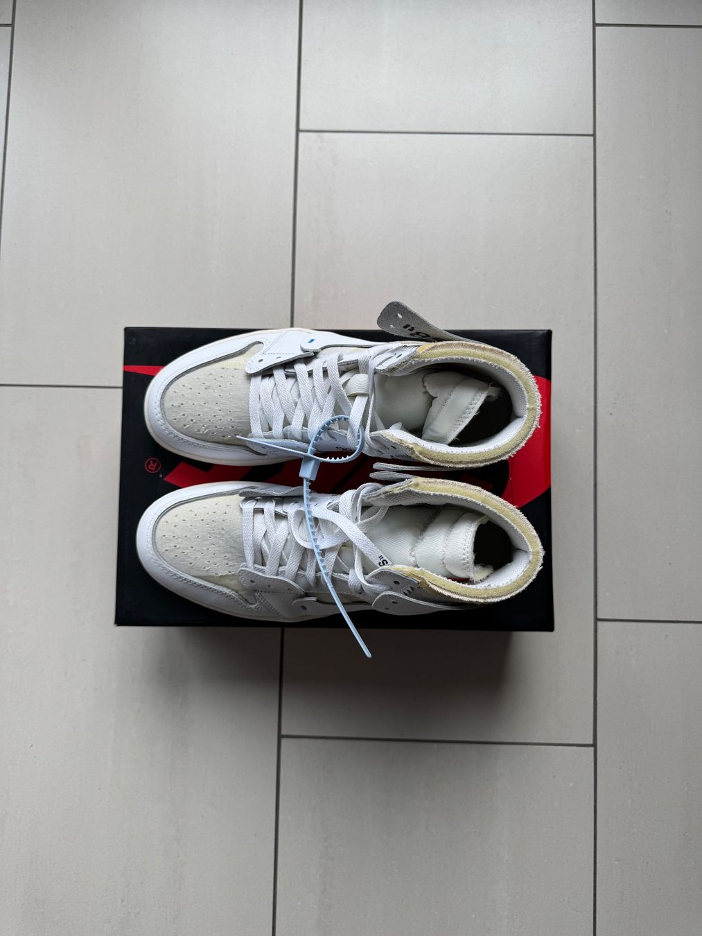 Off-White Scarpe da uomo: Jordan 1 Retro High Off-White Euro – Nuovo e nell'imballaggio originale da Dübendorf venduto da cendre 4