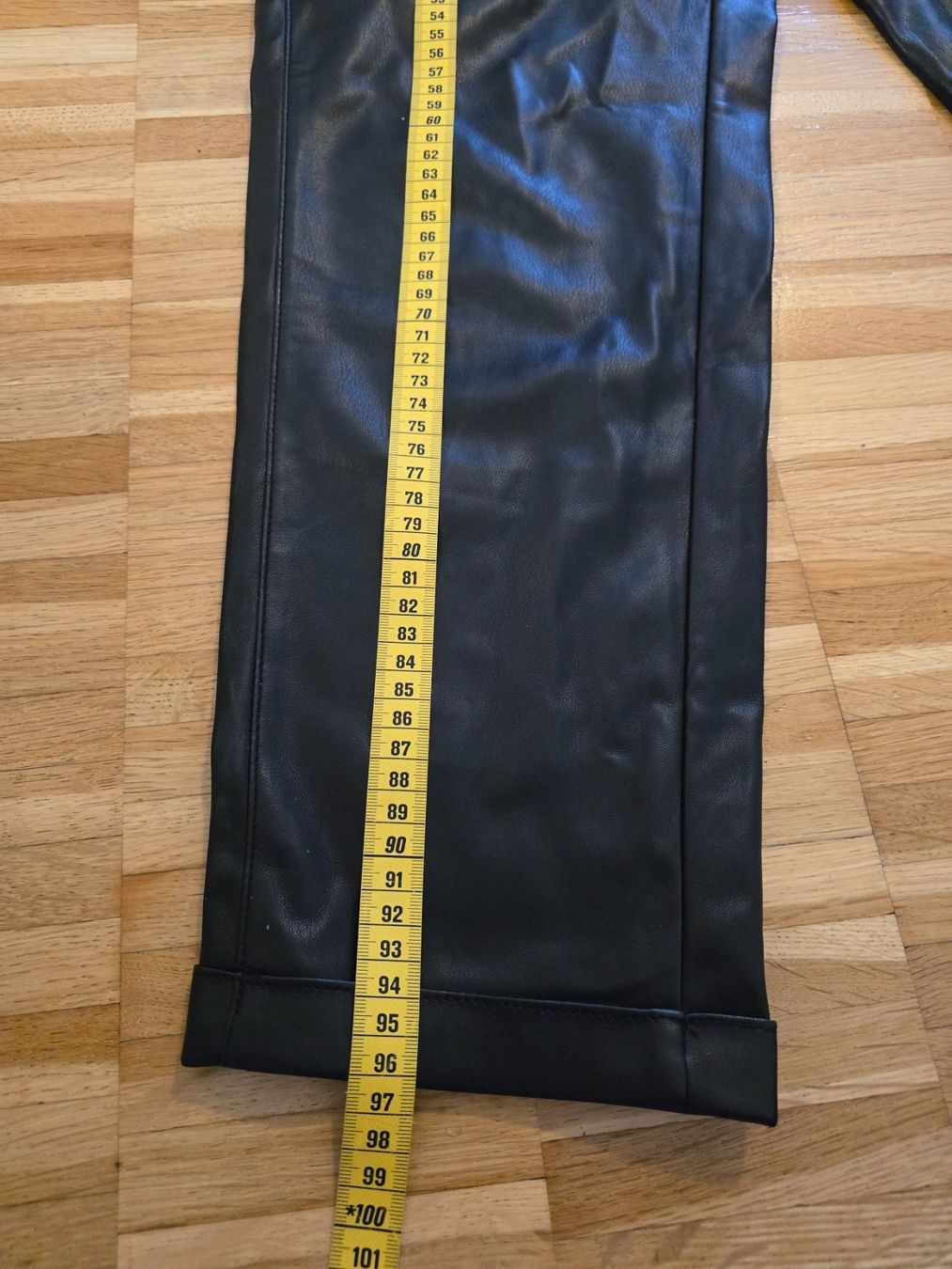 C&A Pantaloni: Hose in Leder Look, Grösse 36 – Usato da Basel venduto da Galia2000 1