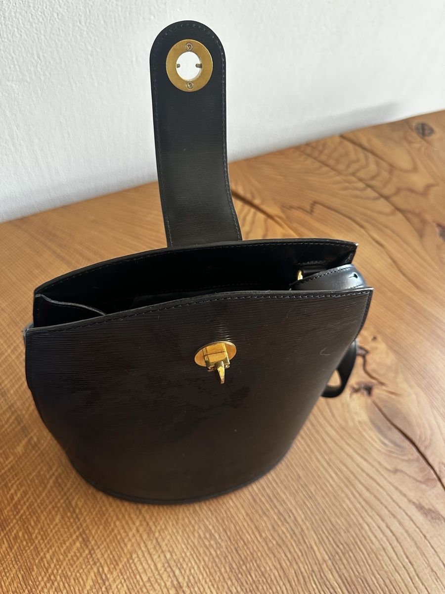Louis Vuitton Borse da donna: Louis Vuitton Epi Cluny Black – Usato da Laupen ZH venduto da timxkel 2