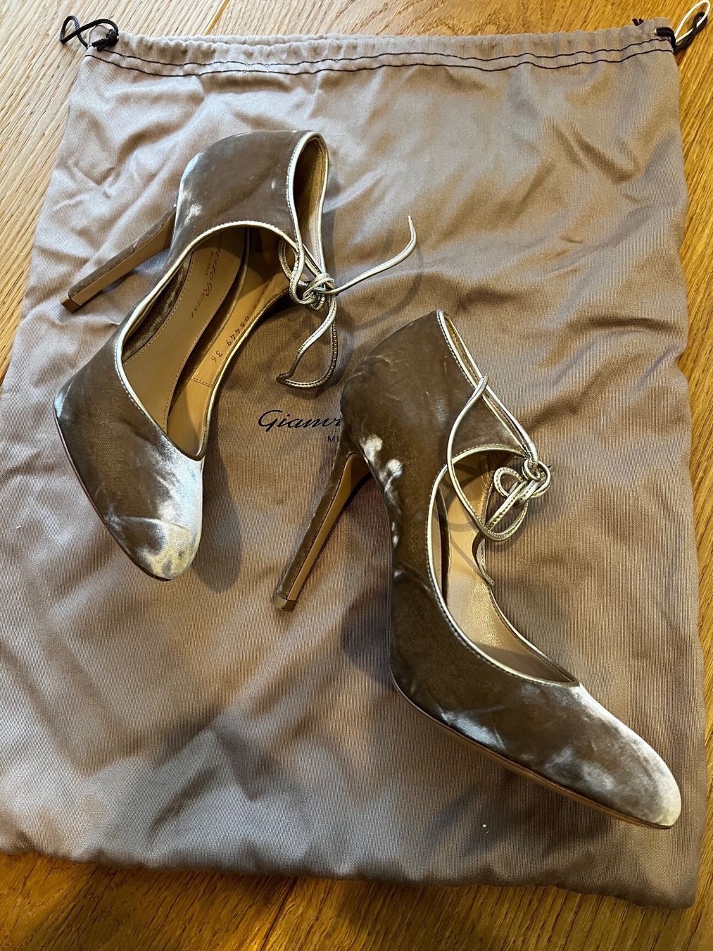 Gianvito Rossi Scarpe da donna: Gianvito Rossi Pumps Gr. 36 – Usato da Killwangen venduto da was.sharp