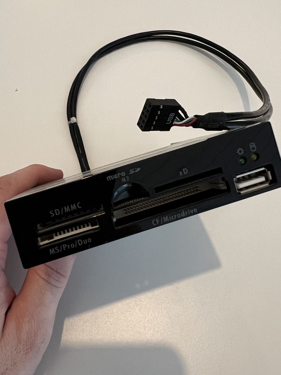 Componenti elettronici: lecteur de cartes SD pour PC fixe – Usato da Ollon VD venduto da Rider_27