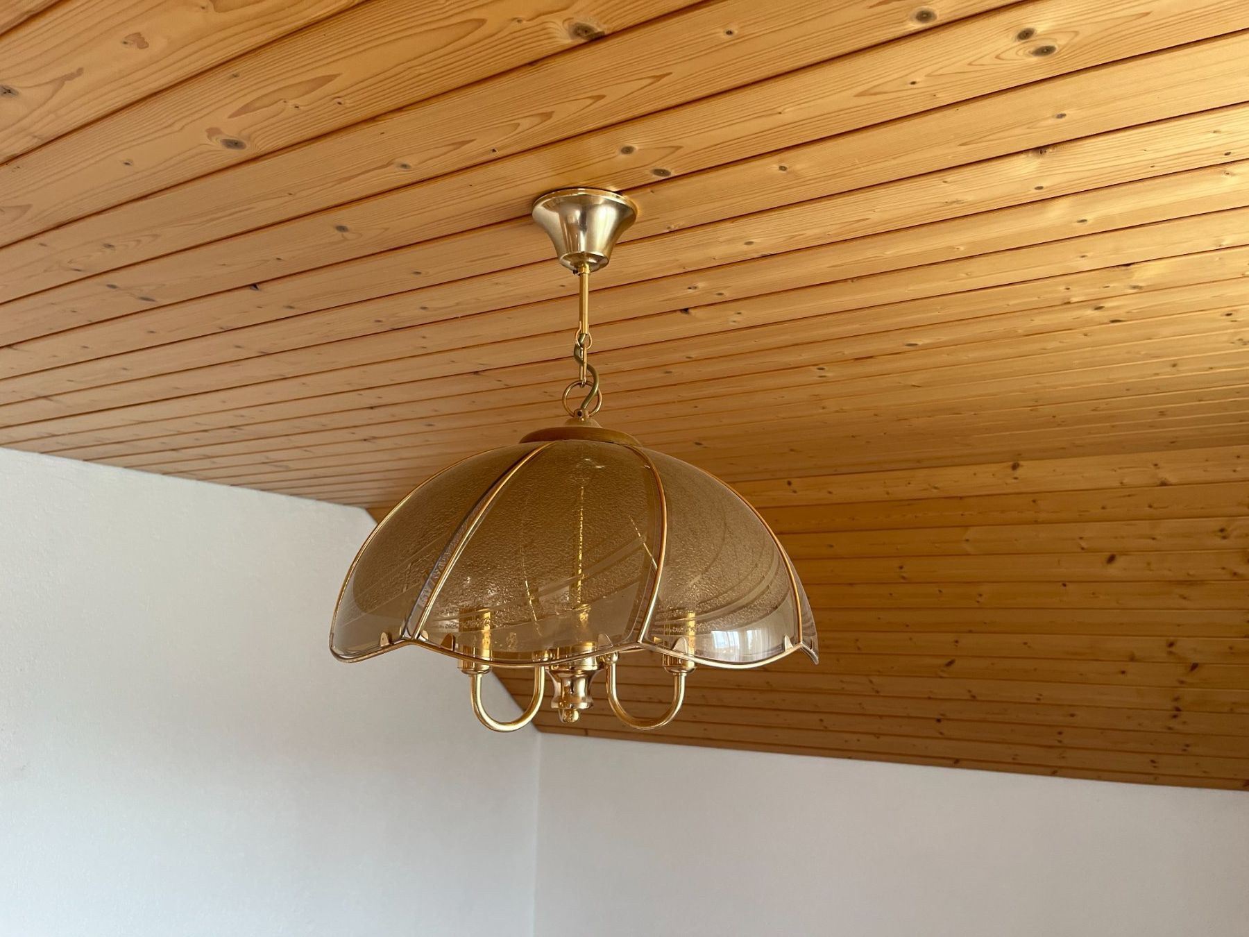 Kronleuchter & Deckenlampen: Deckenlampe Gold mit Stuck-Glas – Gebraucht aus Montlingen von Giardini13