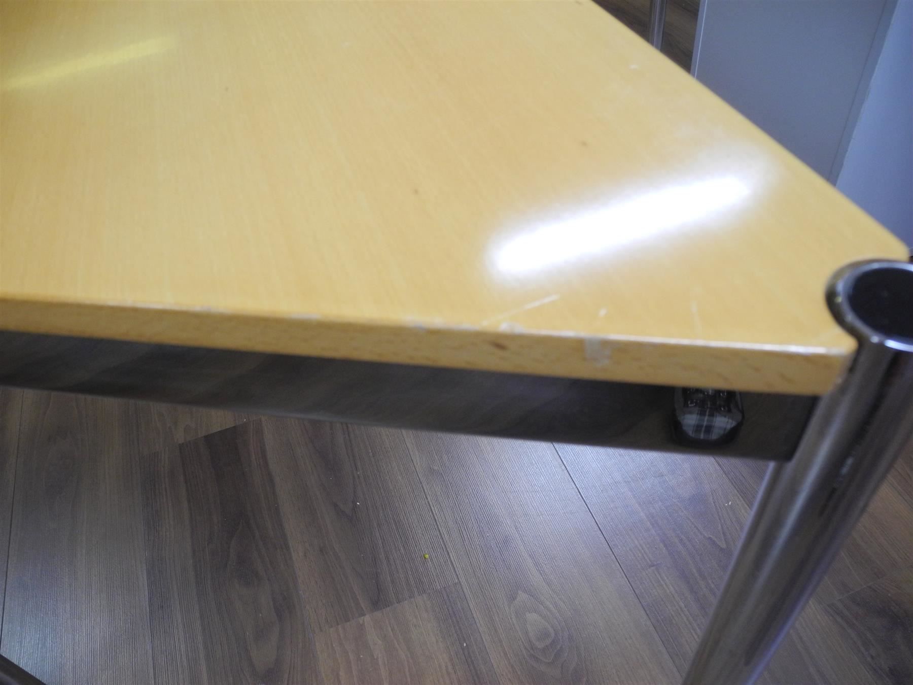 USM Tavoli: USM Haller Tisch / Bürotisch, Nr. 21d – Usato da Kottwil venduto da Crazyrolf 5