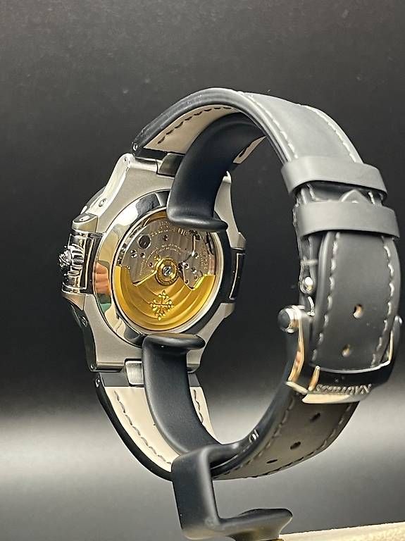 Patek Philippe Montres: Patek Philippe Nautilus Ref. 5726A-001 Year 2011 – D'occasion à Lugano par luganotopwatches 6