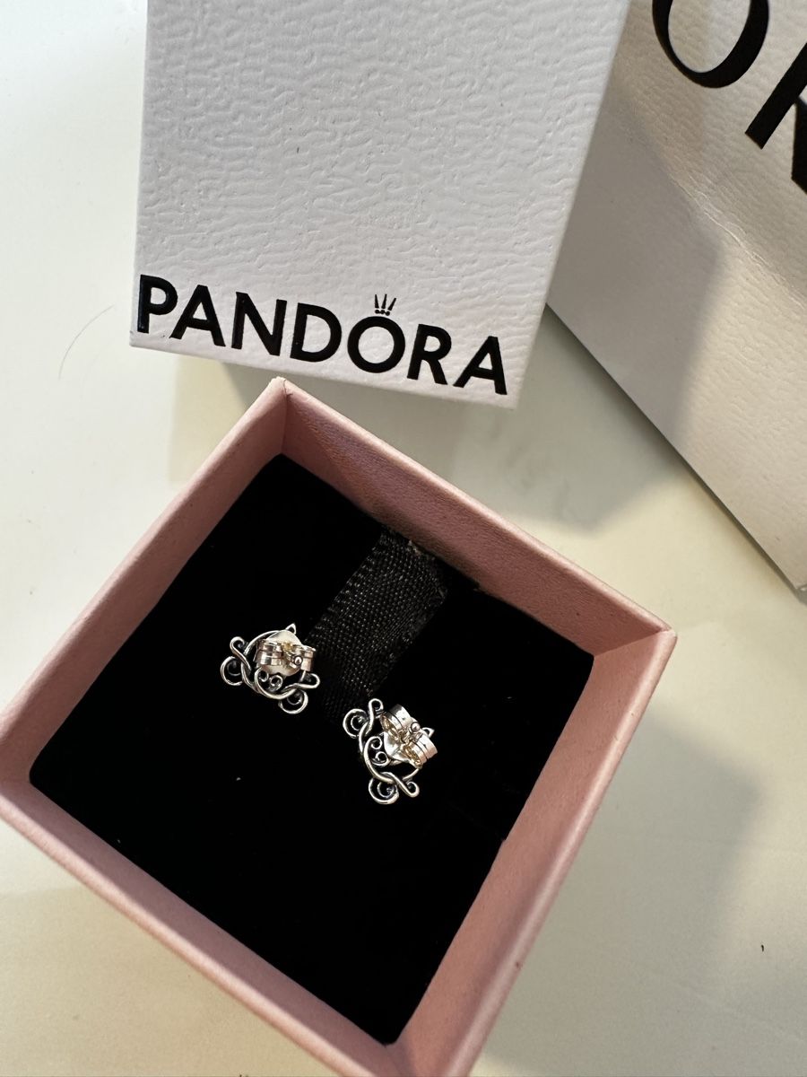 Pandora Orecchini pendenti & Orecchini a lobo: Pandora Disney Cinderella Ohrstecker Neu – Nuovo e nell'imballaggio originale da Wallisellen venduto da nv7 3