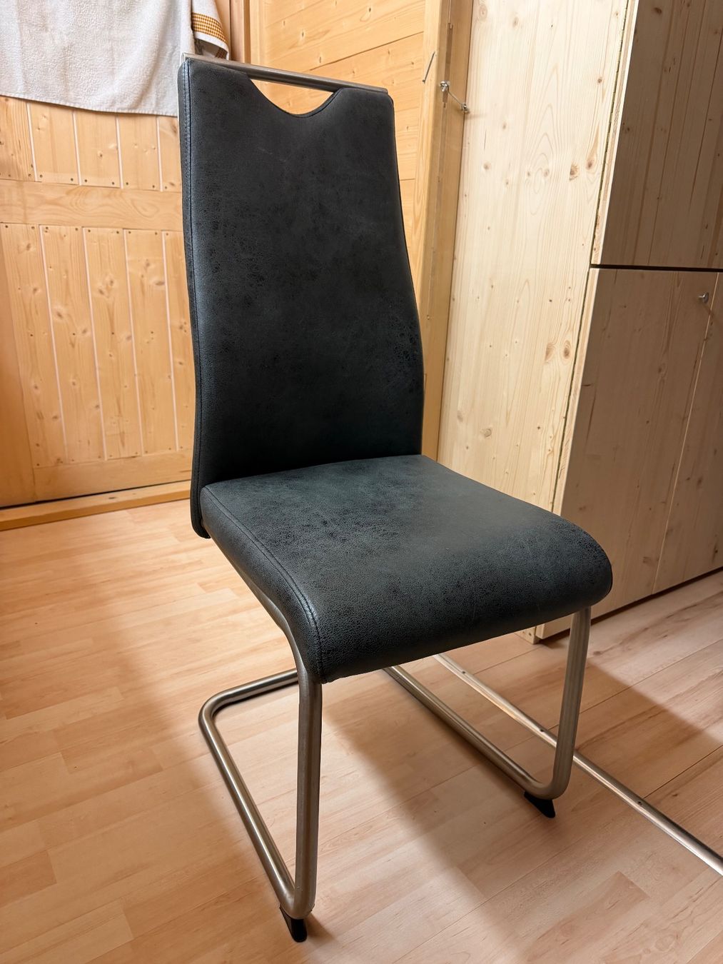Sedie: 4 Freischwinger Stühle anthrazit – Usato da Frutigen venduto da Furbazza