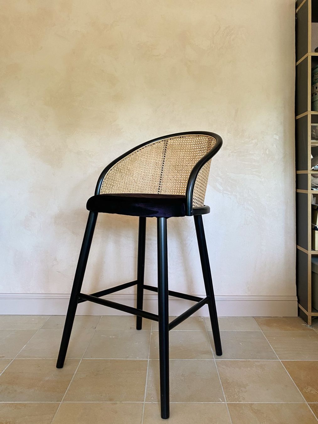 Maisons du monde Sgabelli: Edles Barhocker 2-er Set mit Samtsitz und Rattangeflecht – Nuovo (secondo la descrizione) da Winterthur venduto da hey_smile 5