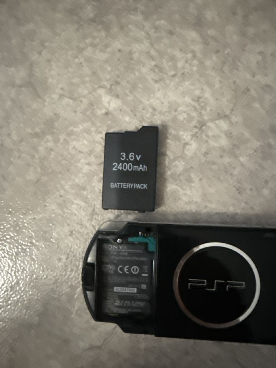 Sony Console: Psp 3004 et 4 jeux – Usato da Fribourg venduto da dio_79ds 3