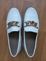 Weisse Catwalk Loafers mit Goldkette, Grösse 40
