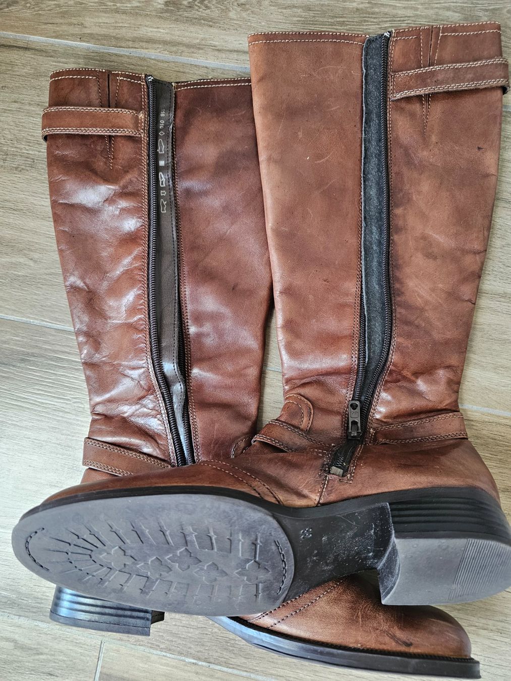 Scarpe da donna: Stiefel Leder Marke Pesaro Gr. 38 – Usato da Neukirch (Egnach) venduto da Bonita6 8