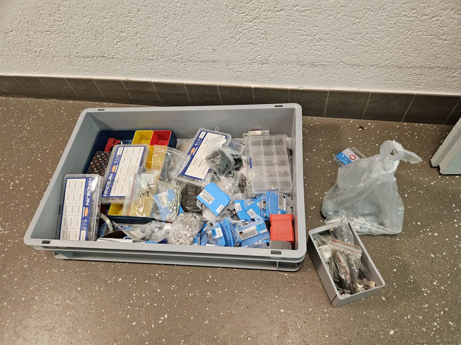 Proxxon Tutti gli attrezzi: Schrauben Konvolut mit Eurobox – Usato da Winterthur venduto da Moineau_Mechanics