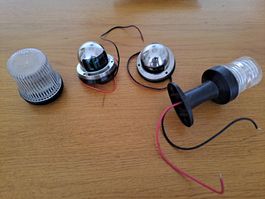 2x Weisslicht (mit und ohne LED), 1x grün/rot LED