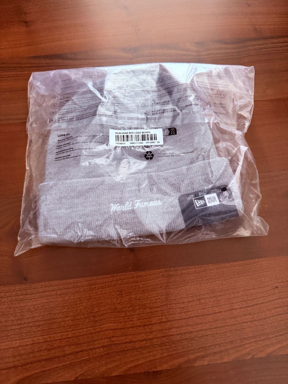Supreme Copricapi, berretti & cappellini: Supreme New Era Box Logo Beanie FW24 – Nuovo e nell'imballaggio originale da Grabs venduto da Alvin13 1