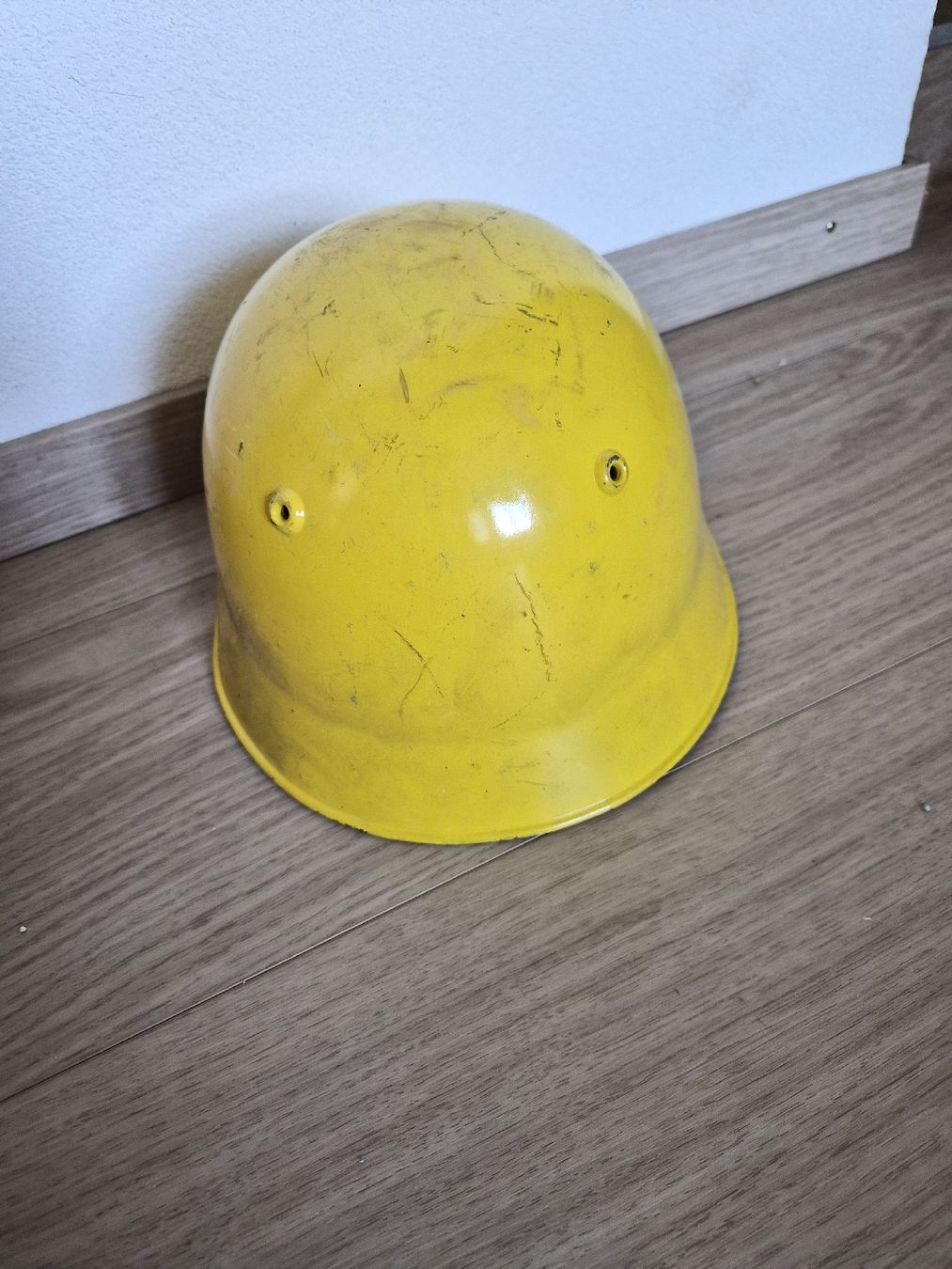 Pompieri: Casque de pompier jaune avec intérieur en cuir usagé – Usato da La Joux FR venduto da car_ck96 1