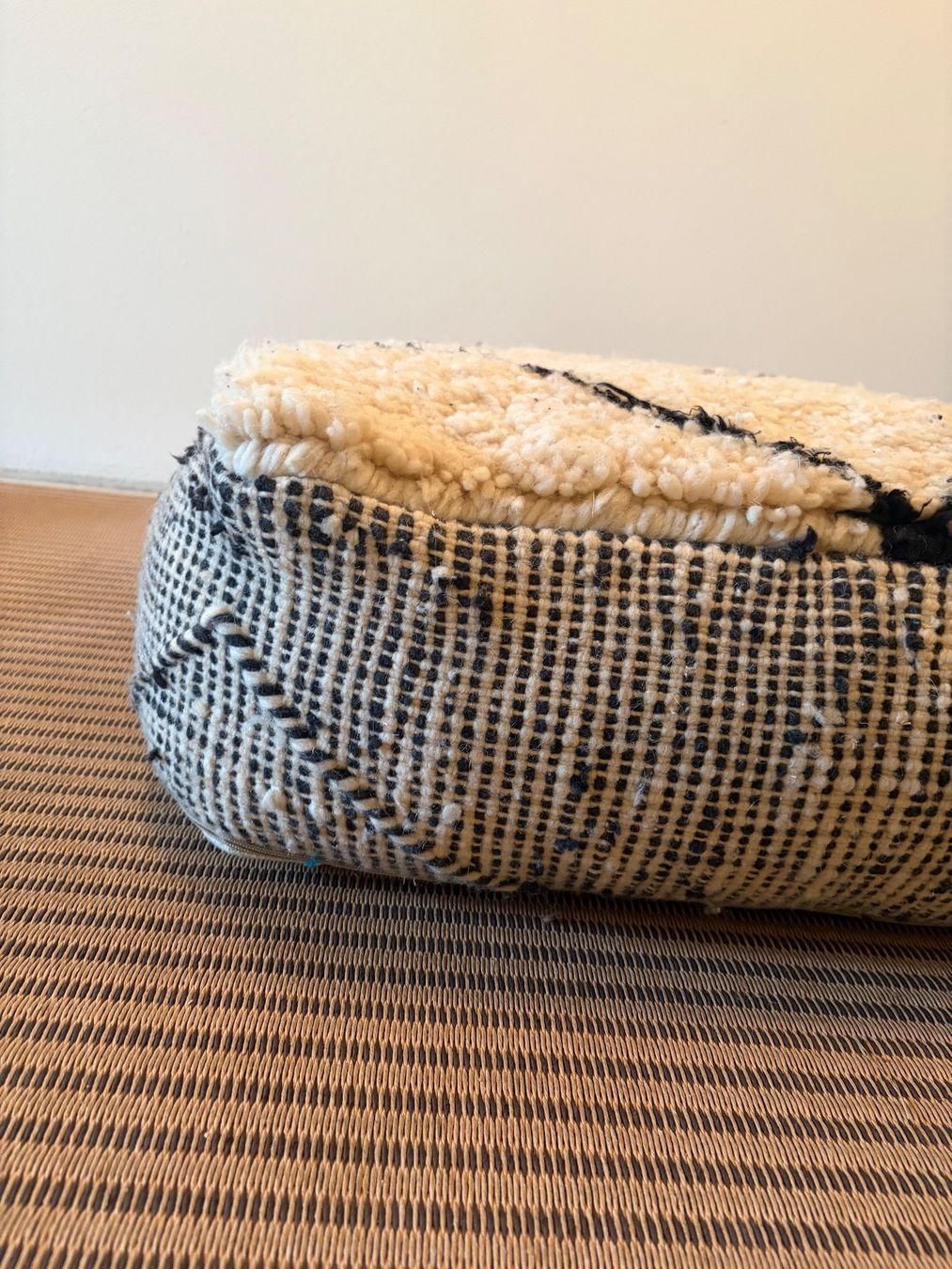 Sgabelli: Ein handgewebter marokkanischer Pouf – Usato da Windisch venduto da Laura_1991 1