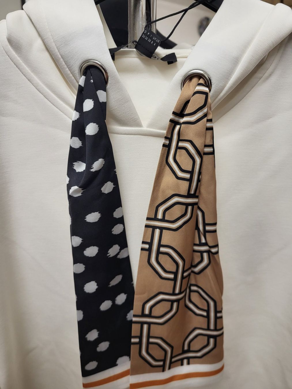 Comma Lotti di vestiti: Restposten 13 Neue Comma; Pullover – Nuovo e nell'imballaggio originale da Avenches venduto da FashionFactoryOutlet 1