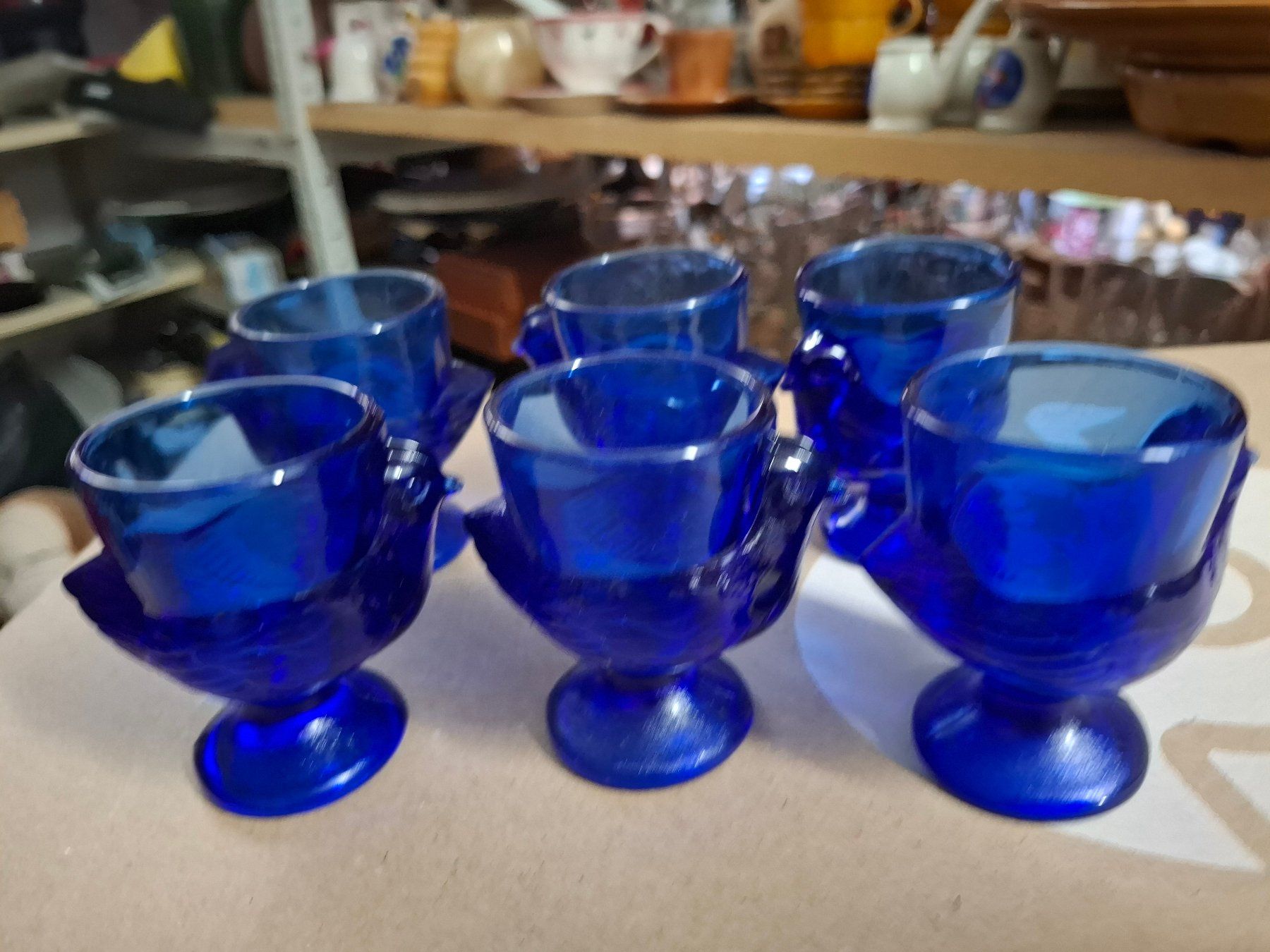 Altre Stoviglie: 6 Blaue Glas Eierbecher Hühnerform 6 Stk. – Usato da Schönholzerswilen venduto da clyde123