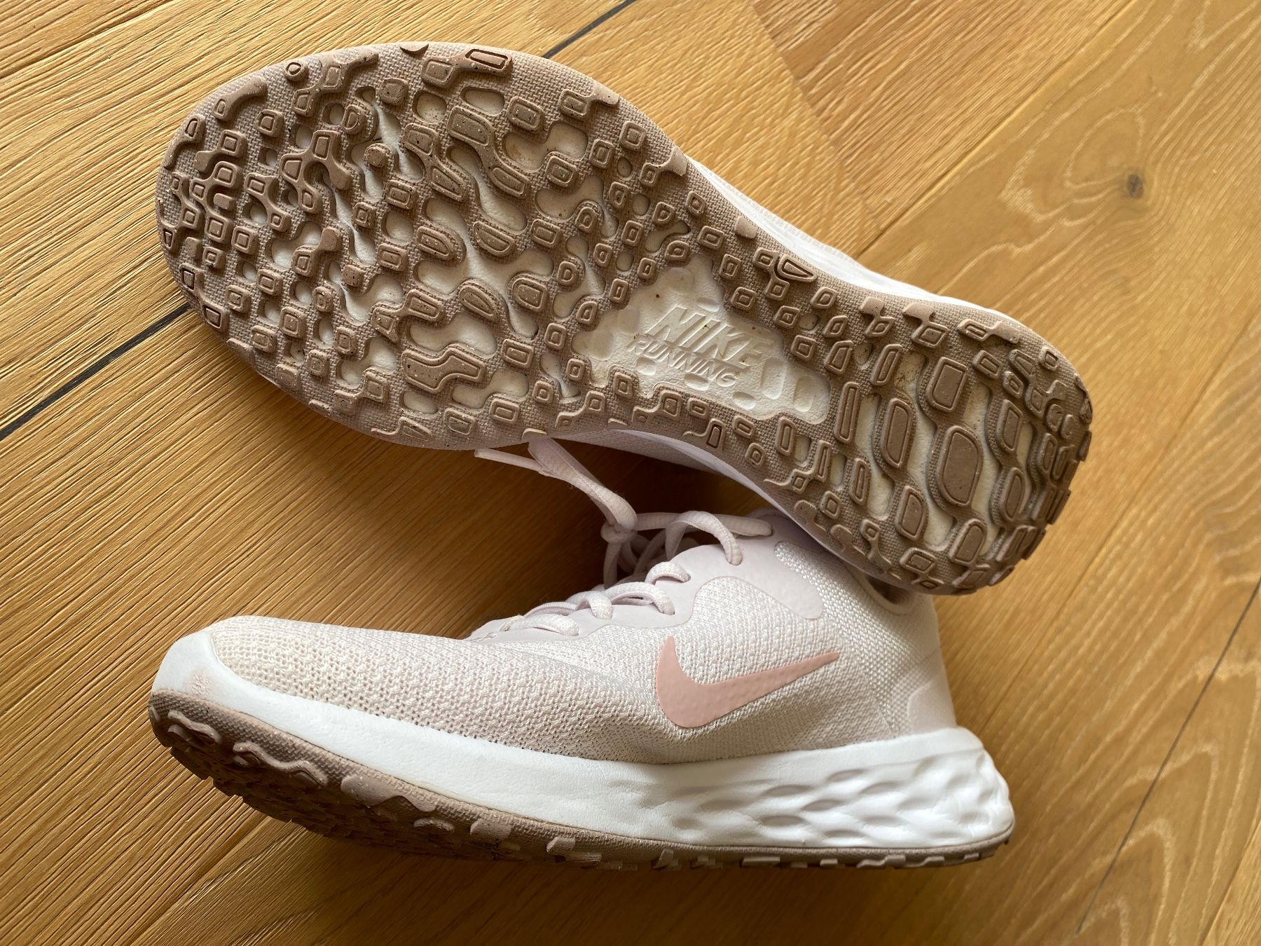 Nike Damenschuhe: Baskets NIKE rose pâle – Gebraucht aus Rossemaison von Bird19 4
