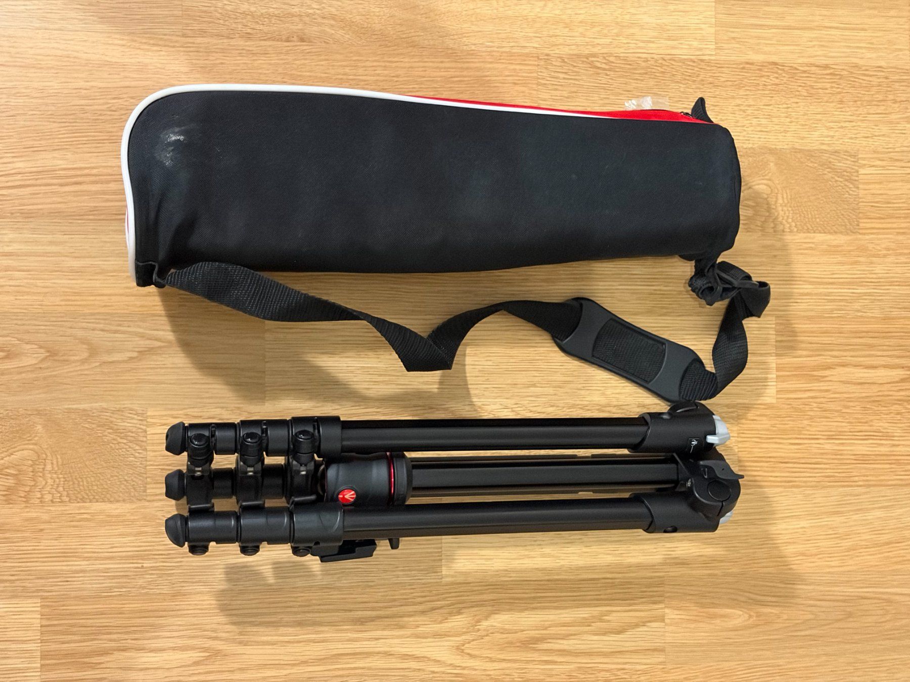 Manfrotto Treppiedi & Teste: Manfrotto Befree Reisestativ MKBFRA4-BH – Usato da Zürich venduto da greg_richrd