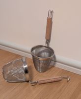 Nudelsieb Metall Holzgriff 2 Stk. guter Zustand