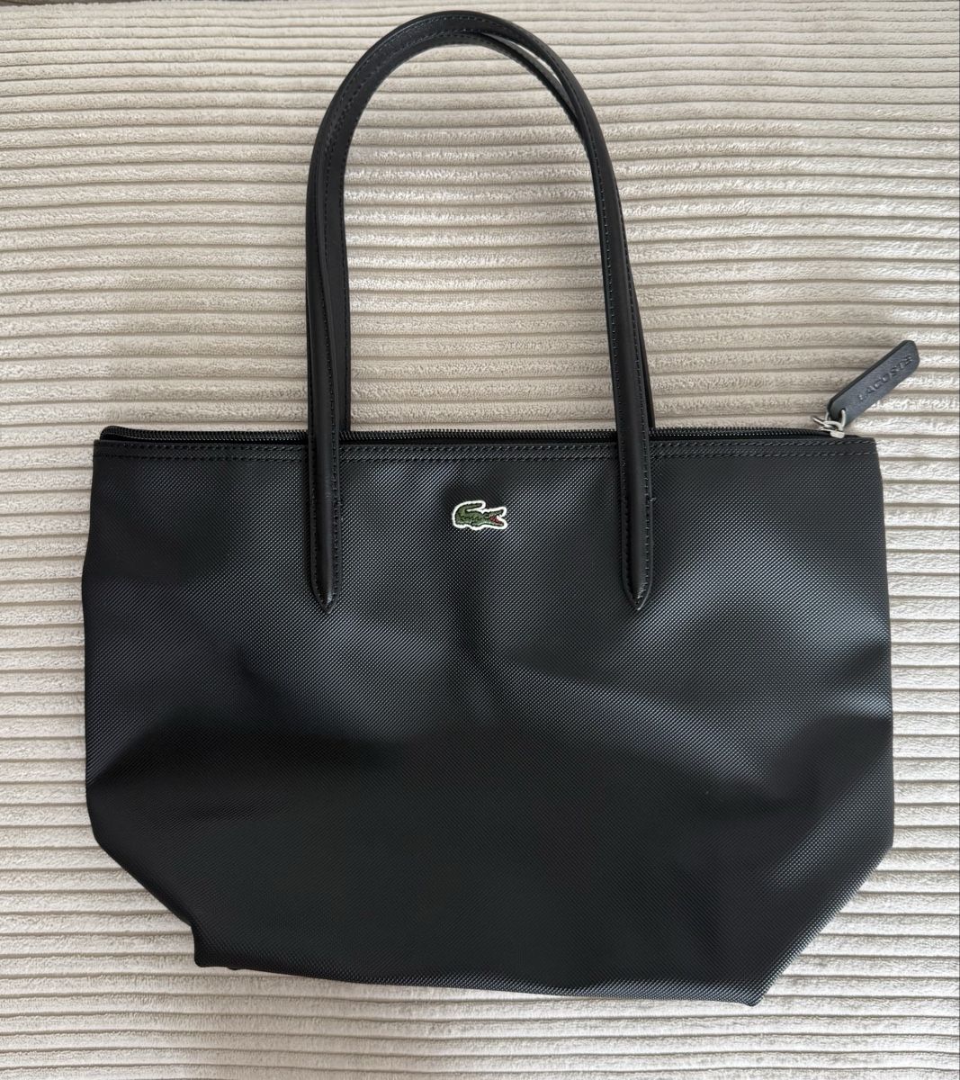 Lacoste Taschen für Damen: Lacoste Tasche – Gebraucht aus Frauenfeld von Lunarlilac