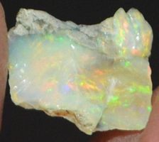 Edelstein L-7634 – Äthiopischer Opal roh 17x11mm 4.25 Karat