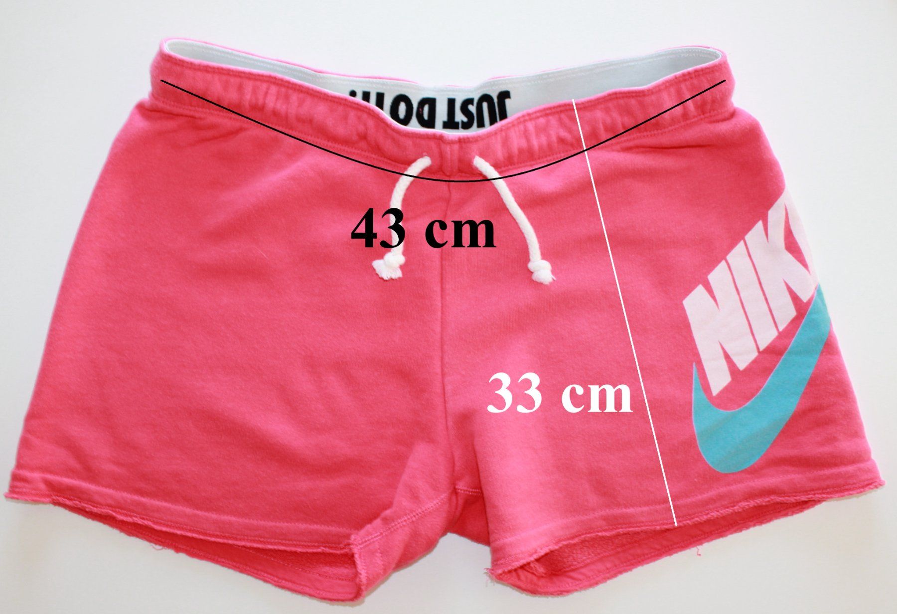 Nike Pantaloni: Short Nike t. M – Nuovo (secondo la descrizione) da Peseux venduto da Gilloss 1