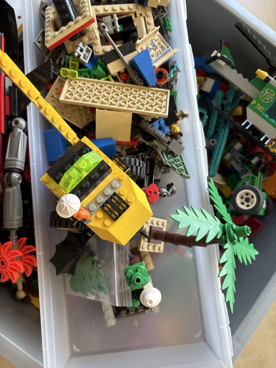 Lego Kit di costruzioni: Lego Kiste mit alten Sets – Usato da Kriens venduto da Godier 1