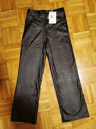 Warme Hose in Lederoptik