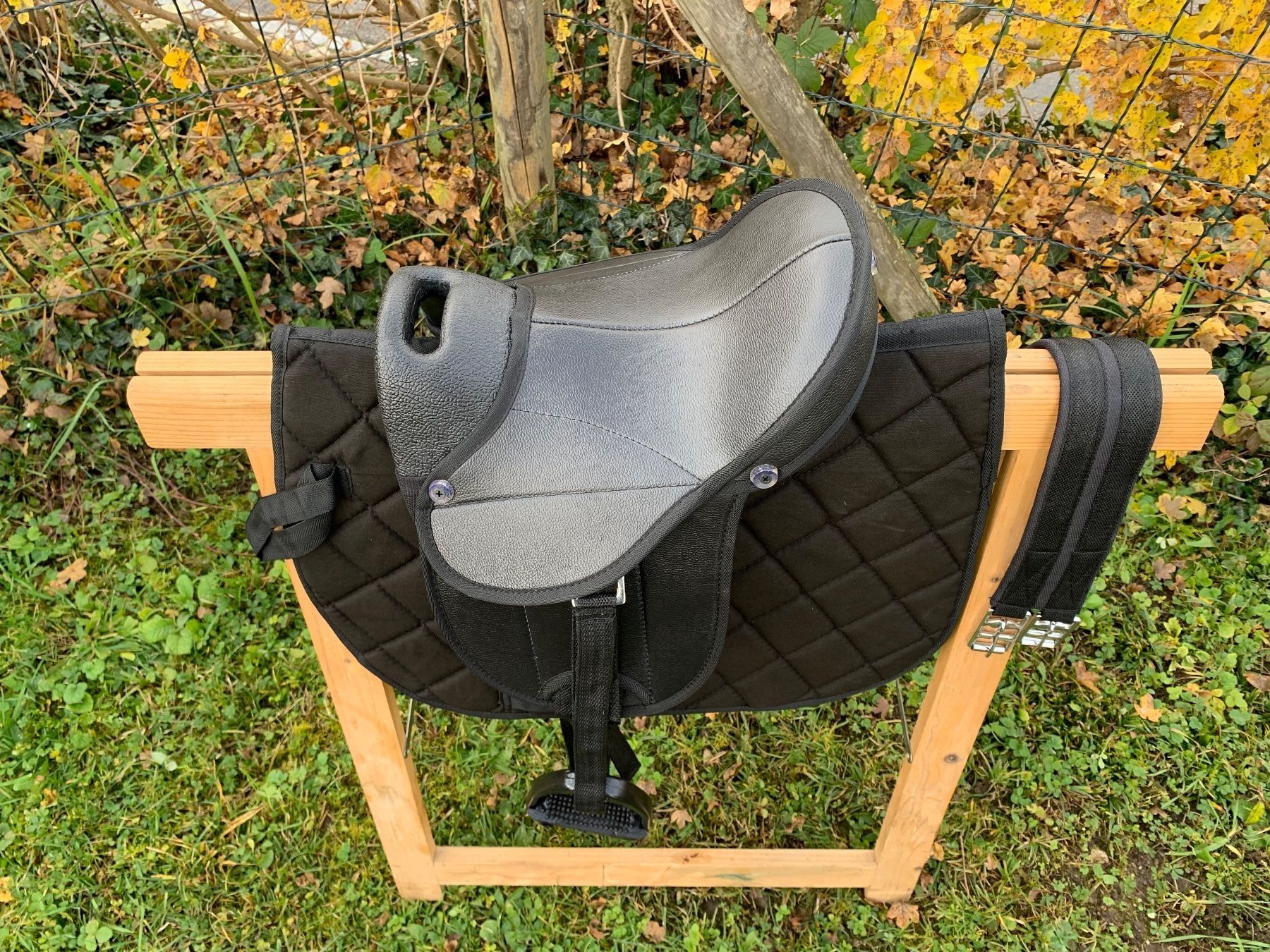 Selle & Accessori: schönes schwarzes Ponysätteli – Usato da Feldbach venduto da Fea1 8