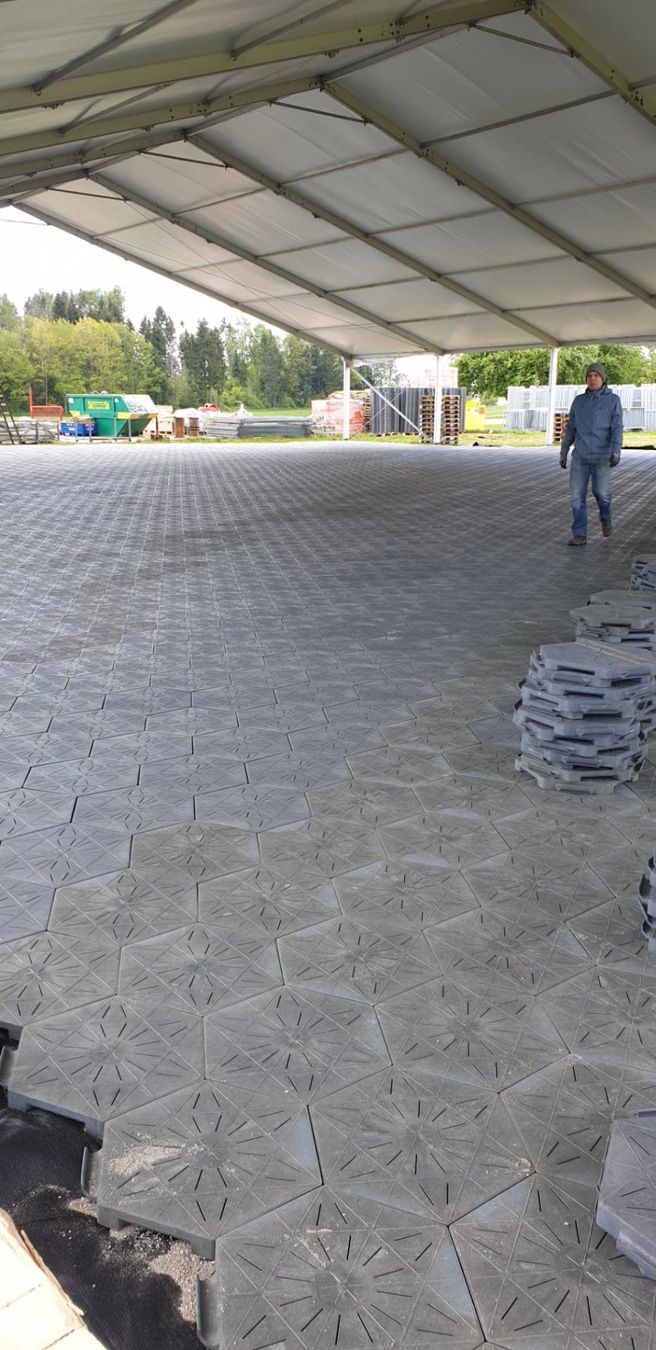 Piatti di portata: Bodenabdeckung Wabenplatte Eventabdeckung Total ca 1100m2 – Usato da Zürich venduto da adolfkuhnag 4