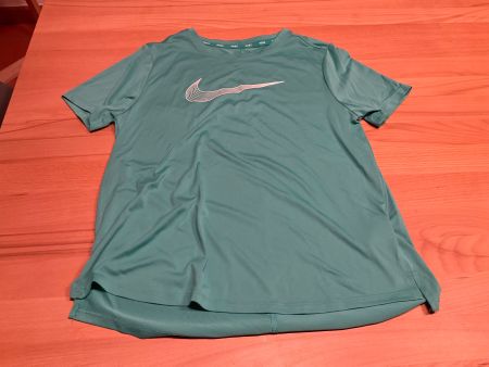 Kinder-Gymnastik Sport Shirt von Nike Gr 156 lindengrün