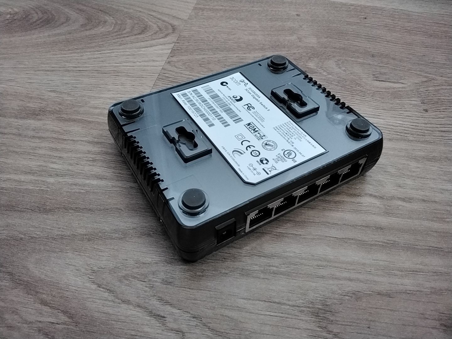 Hub & Switch: Switch 3Com Gigabit 5 ports – Usato da Vers-chez-Perrin venduto da nicobello 3