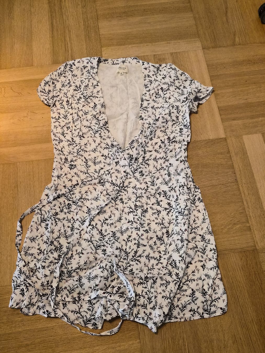 Sezane Vestiti: Robe Sézane imprimé floral taille 38 – Nuovo (secondo la descrizione) da Genève venduto da stepher85