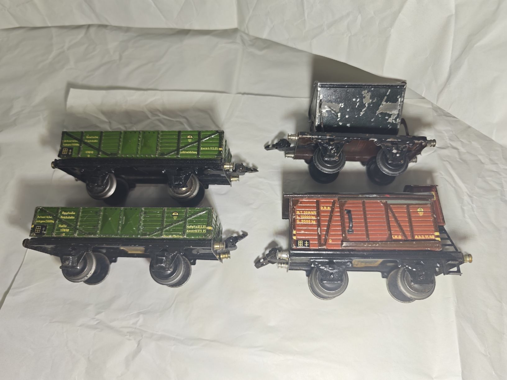 Märklin Modelleisenbahnen: 4 wagons à marchandises Märklin  – Gebraucht aus Genève von baker02 1