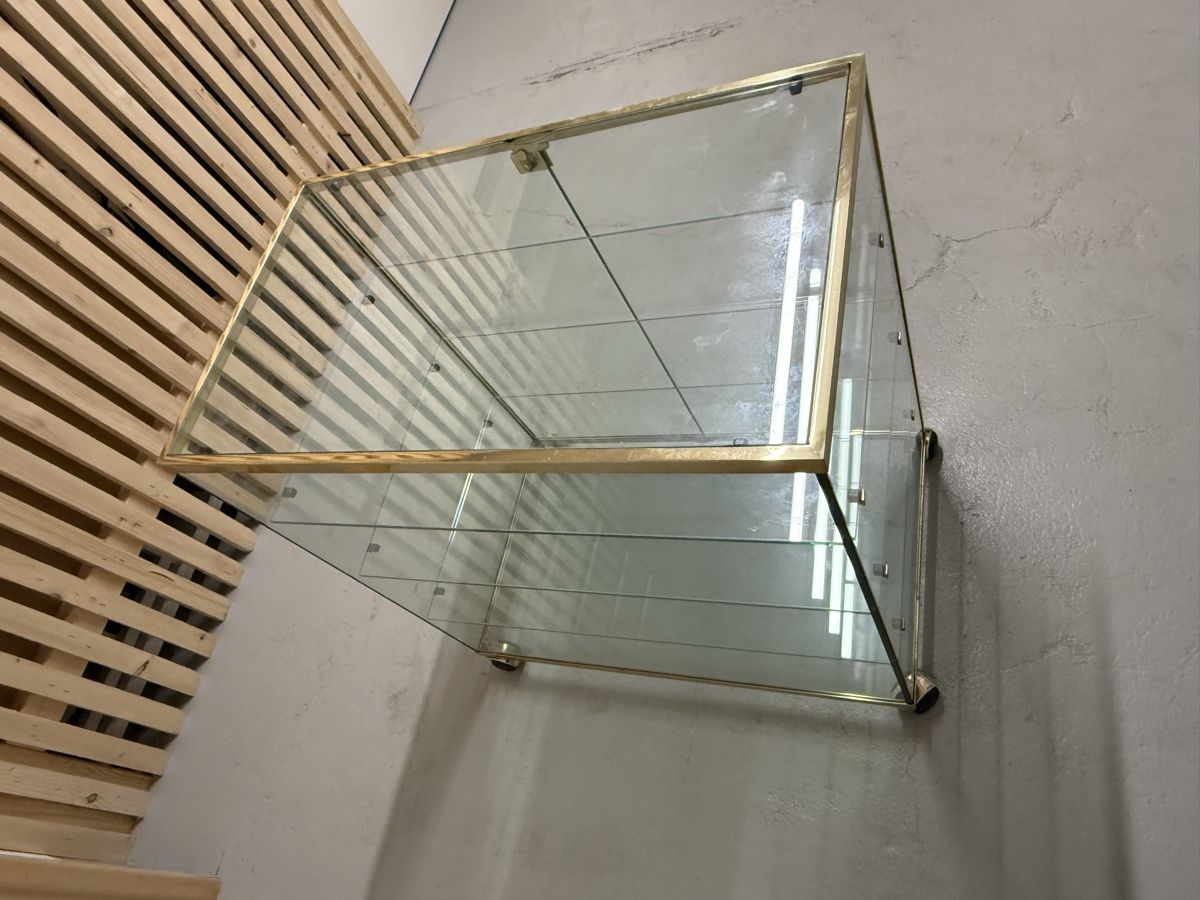 Scaffali: Elegante Glasvitrine auf Rollen - abschliessbar – Usato da Wittnau venduto da Rewachen 2