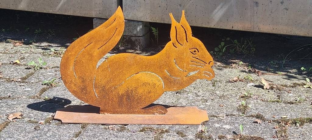 Figuren: Gartendeko Eichhörnchen – Gebraucht aus Bünzen von allesmeier