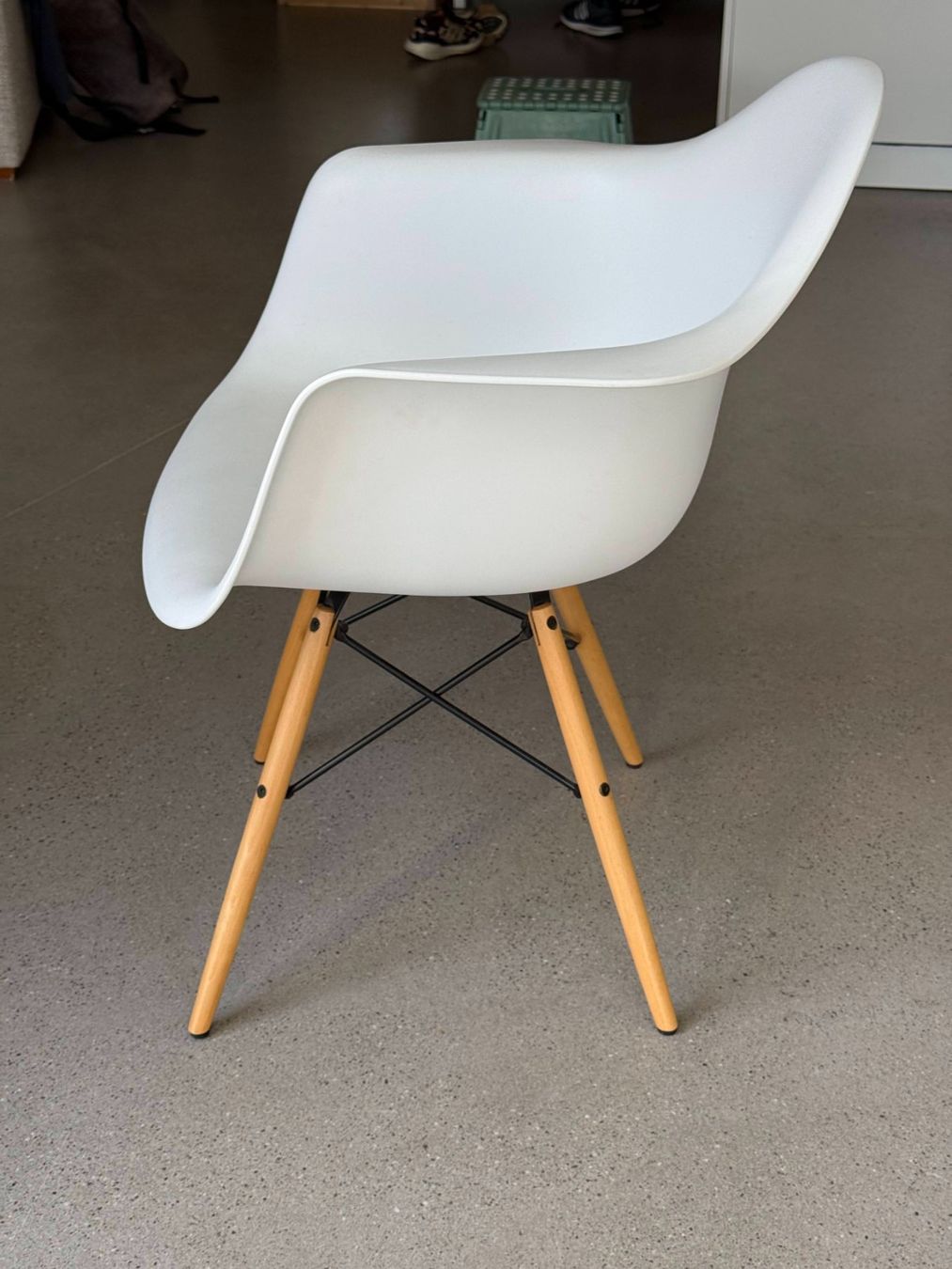 Sedie: 2x Replica des Eames Plastic Armchairs DAW – Usato da Zürich venduto da Supergurk 1