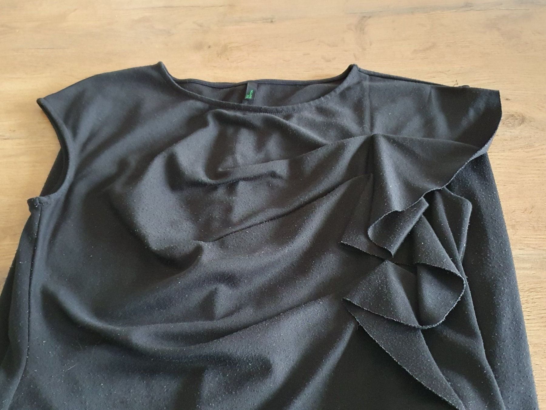Benetton Robes: Robe / Tunique noire Benetton taille 36 strectch – D'occasion à Bure par elis8 2