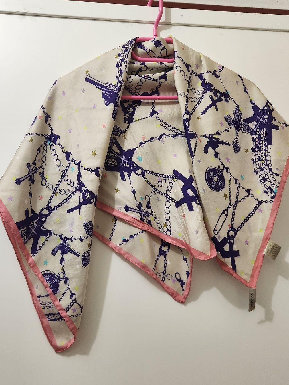 Foulards, Tücher & Schals: Foulard CODELO 100% soie crème imprimé chaînes pistolets – Gebraucht aus Niedergösgen von Eva2410