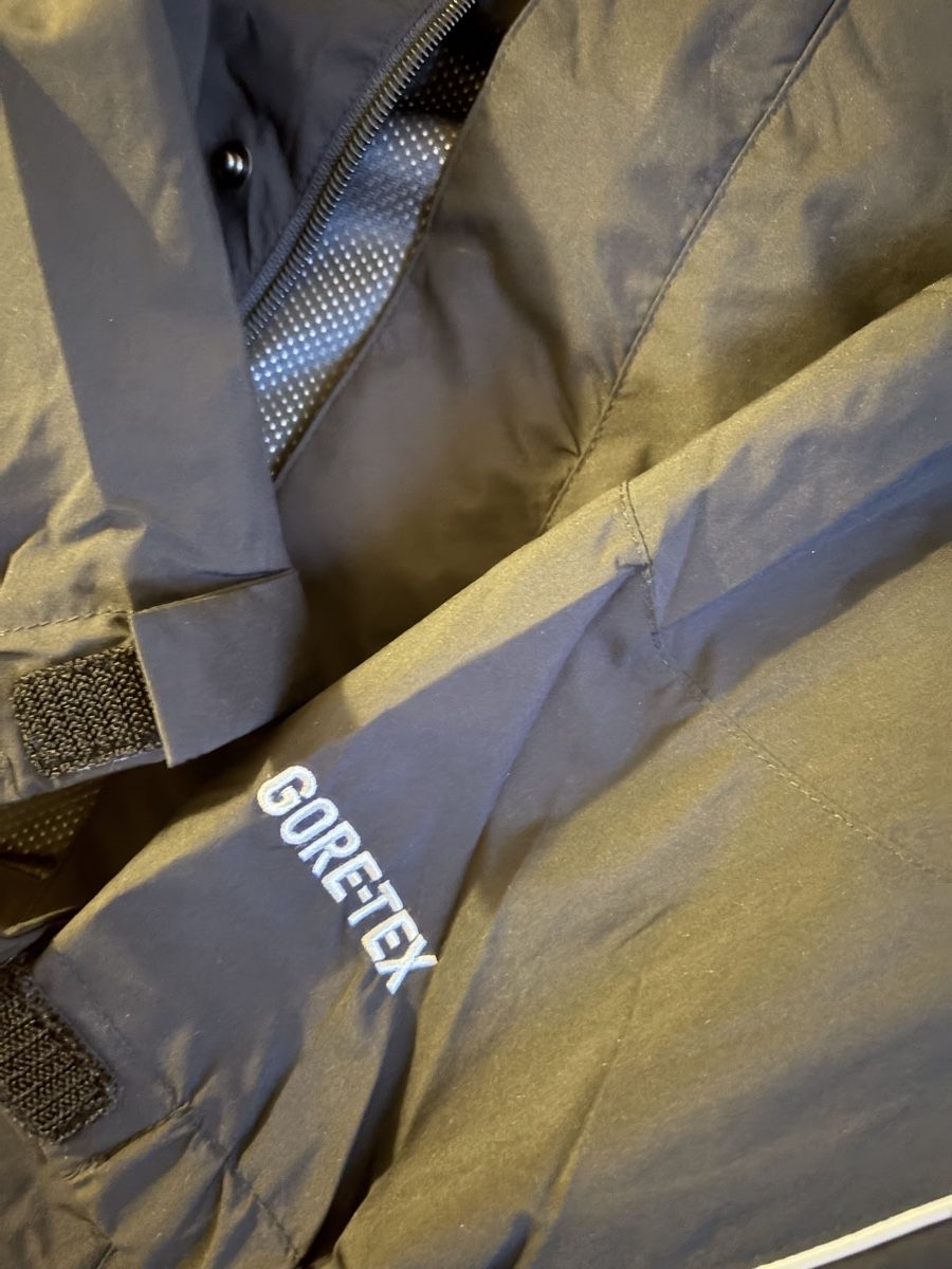 Supreme Vestes: Supreme x Umbro Gore-Tex Jacket Black Size Medium – Neuf (Voir description) à Lausanne par doa_nc5v 2