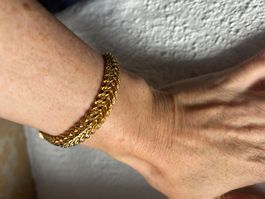 Goldfarbenes Armband, Modeschmuck, neuwertig