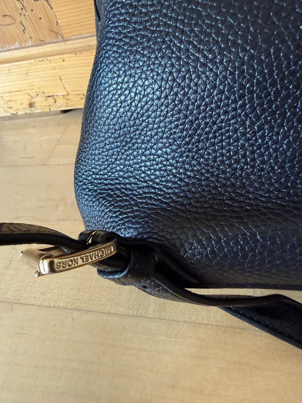 Michael Kors Zaini: Michael Kors Leder Rucksack schwarz – Usato da Uster venduto da Schangnau87 5