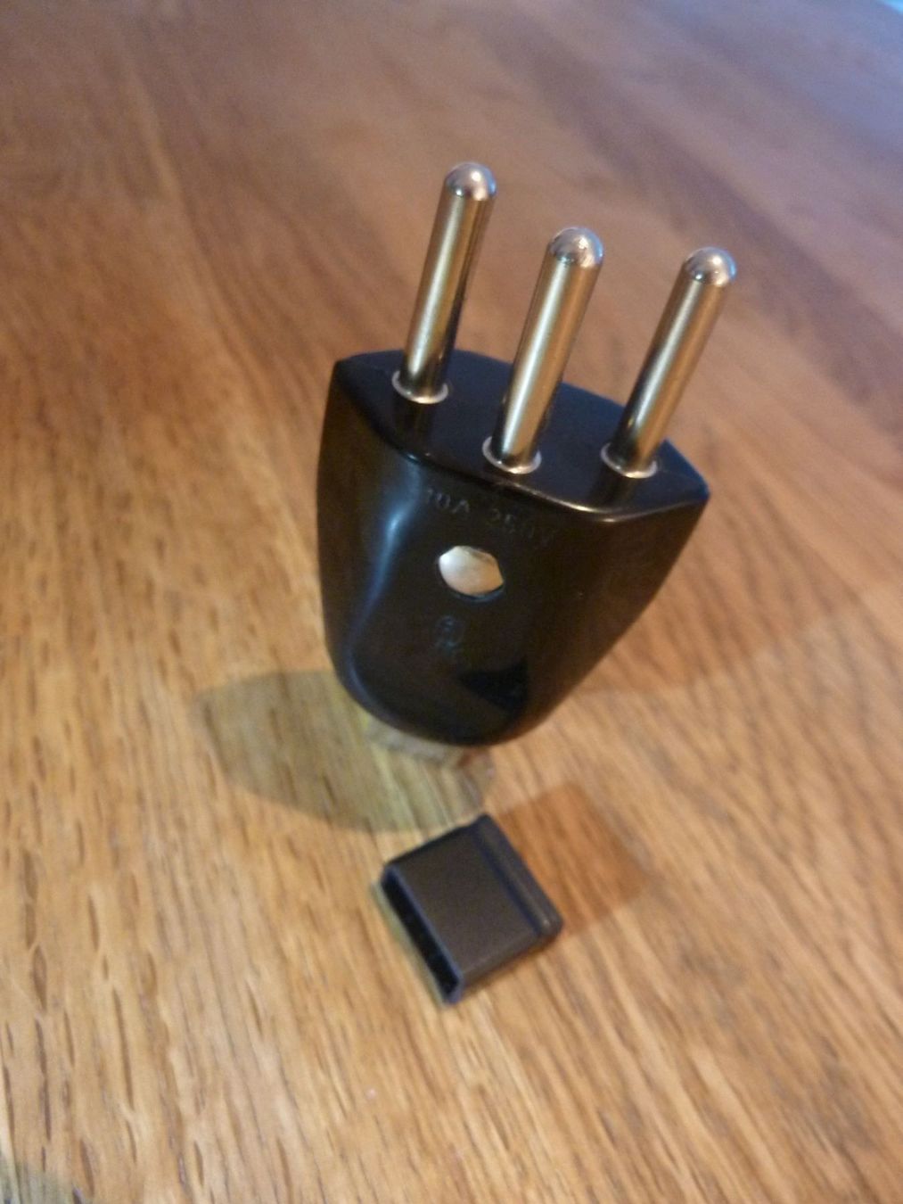 USB Sticks: USB 16GB Stick im Retro 3Pol Stecker – Neu und originalverpackt aus Hochfelden von swissice 8