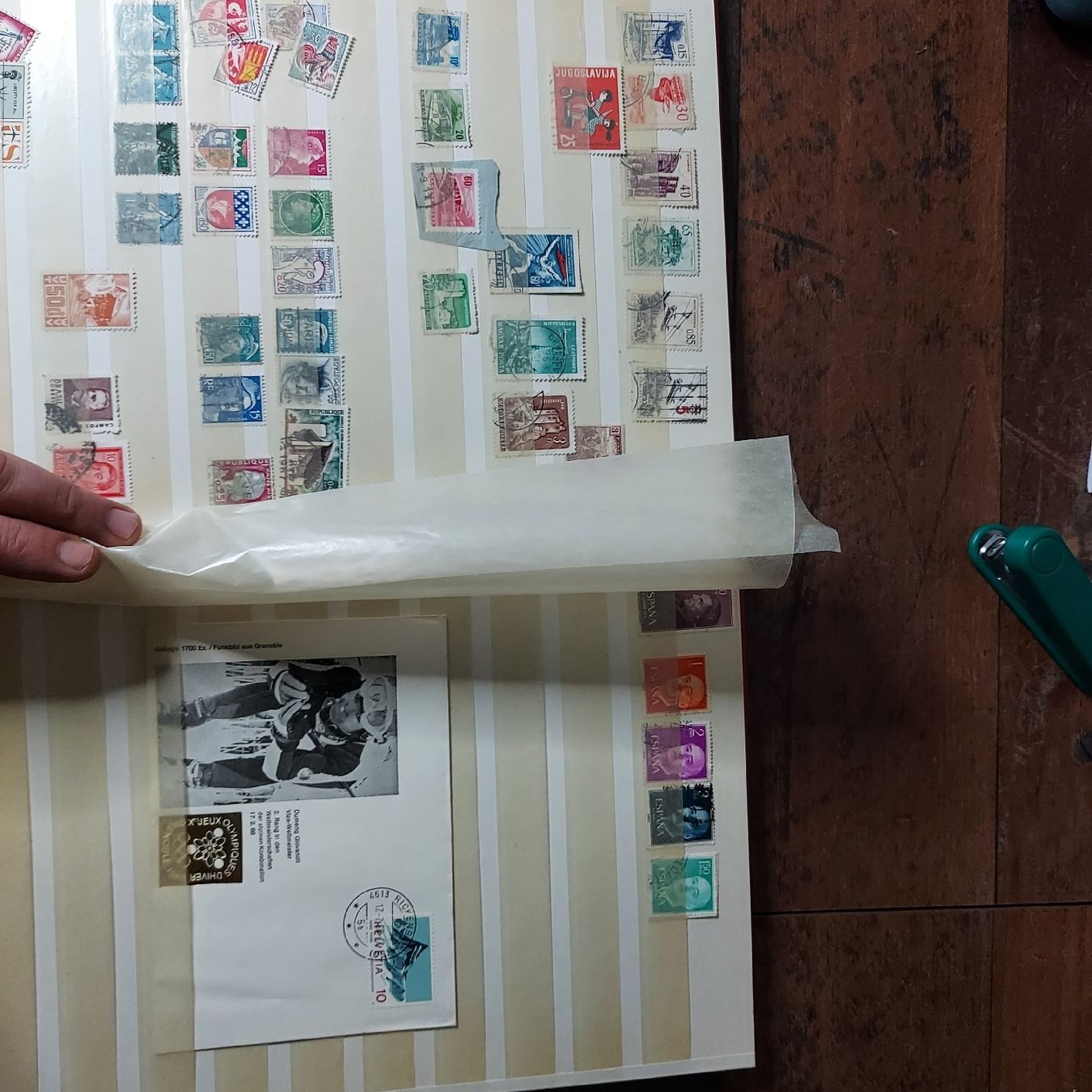 Alle Briefmarken: International Stamp Collection Album mit stams – Defekt aus Biel/Bienne von dak_h8gk 4